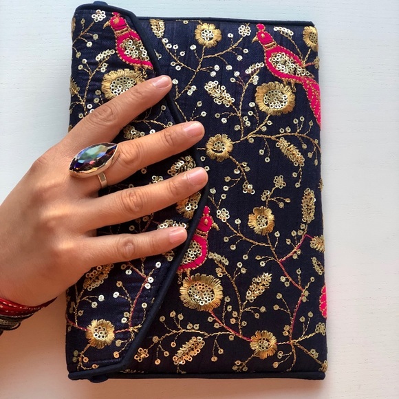 Hand embroidered clutch - Picture 1 of 5